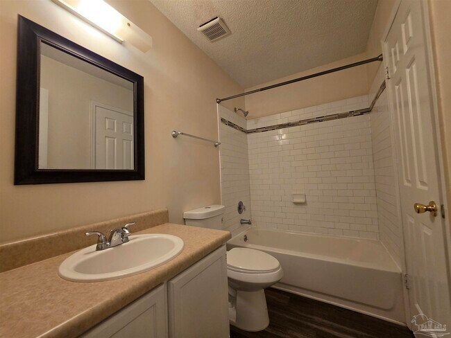 Building Photo - 3041 Belle Meade Dr