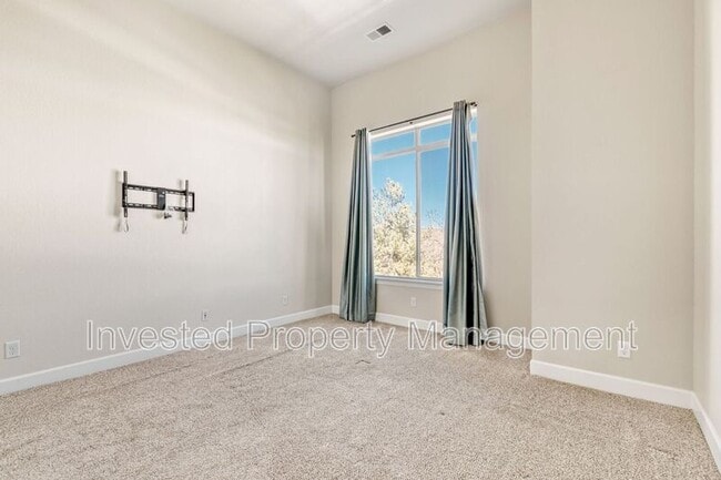 Building Photo - 305 Inverness Way S