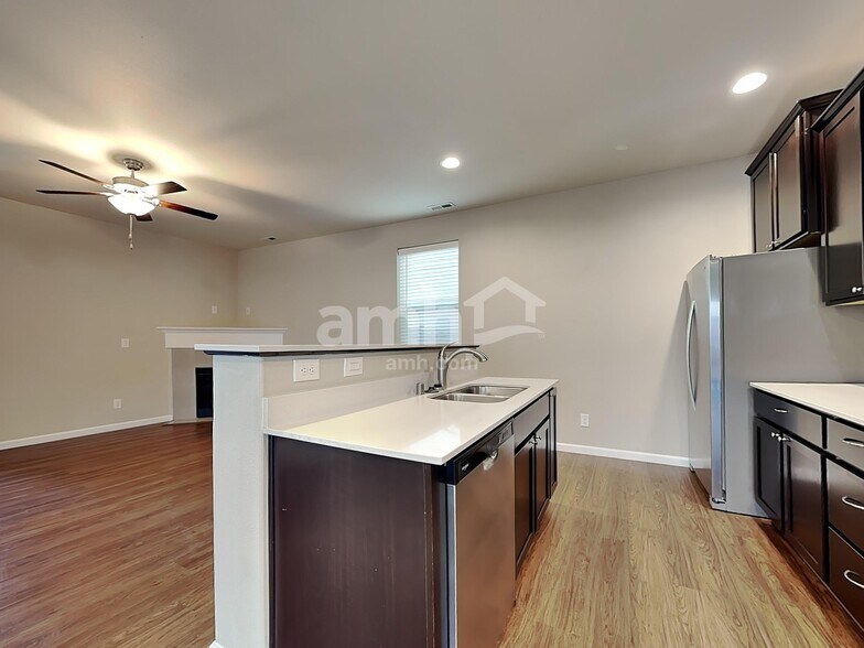Building Photo - 945 Riggs Dr E