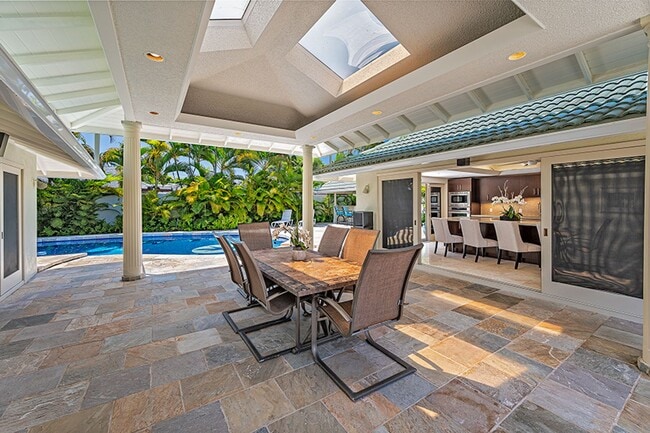 Building Photo - 5 BR Executive Home with Pool in prestigious Kahala! Pet Friendly!