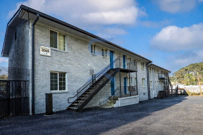 Building Photo - Newly Updated All-Electric 2BR/1.5BA in Campbelton Rd
