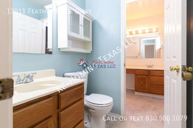 Building Photo - 13011 Feather Ridge Dr