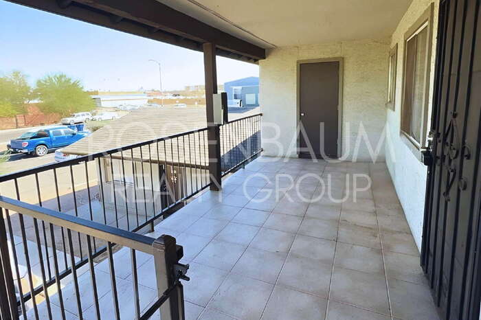 Building Photo - 713 W 1st Ave