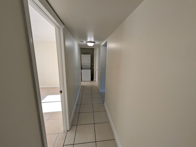 Building Photo - 817 Lighthouse Dr