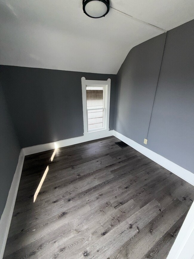 Building Photo - 1511 Stark Ave SW