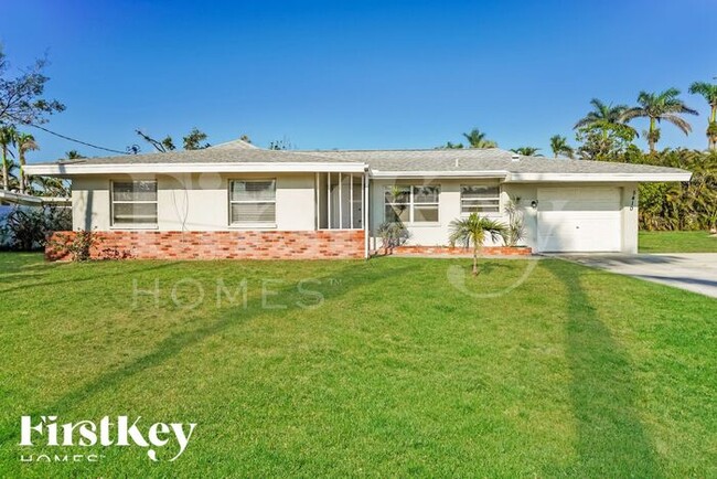 Primary Photo - 5410 Bayshore Ave