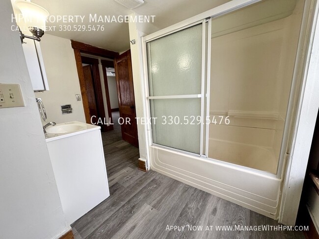 Building Photo - 1722 Harrisburg Rd NE