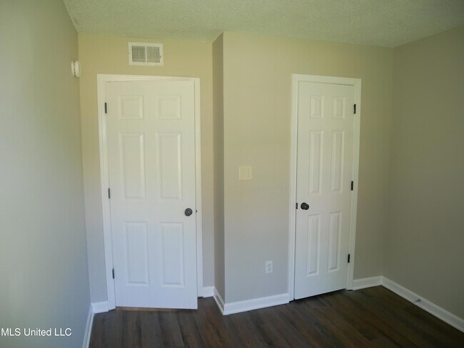 Building Photo - 2765 Normandy Cove