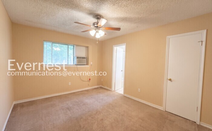 Building Photo - 5405 Shirley St