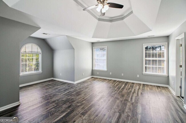 Building Photo - 2011 Chelton Way SE