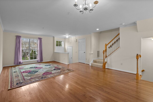 Building Photo - 3 Bed 2.5 Bath - Silver Spring Townhouse -...