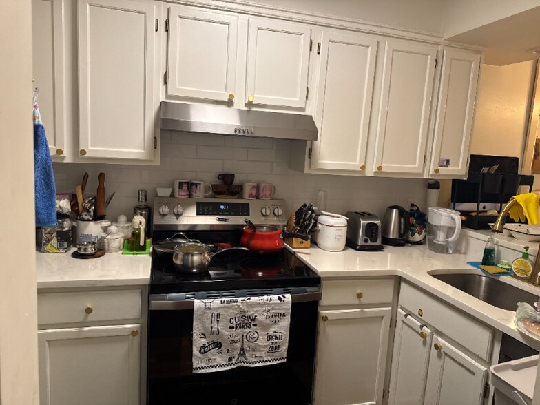 Building Photo - 60 Gibson St