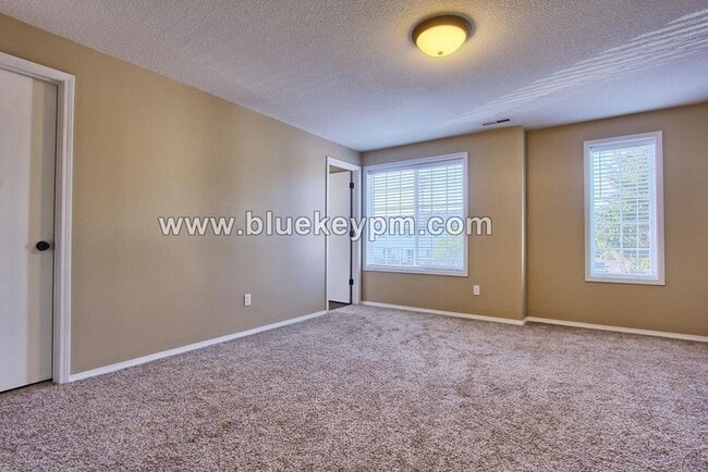 Building Photo - 4 Bed, 2.5 Bath Home in Cul-de-sac in Fisher's Landing East