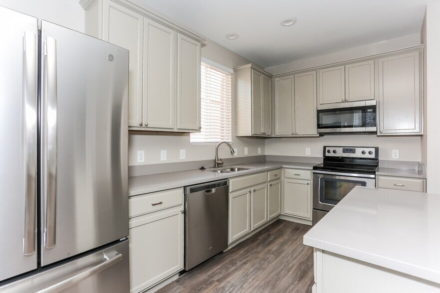 Building Photo - 1724 Gayla Creek Dr