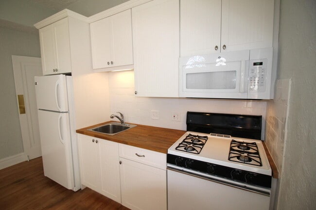 Building Photo - 301 S Palmway