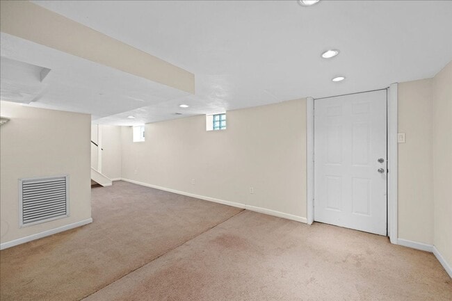 Building Photo - **Charming 2-Bedroom House with Modern Amenities in Beechview**