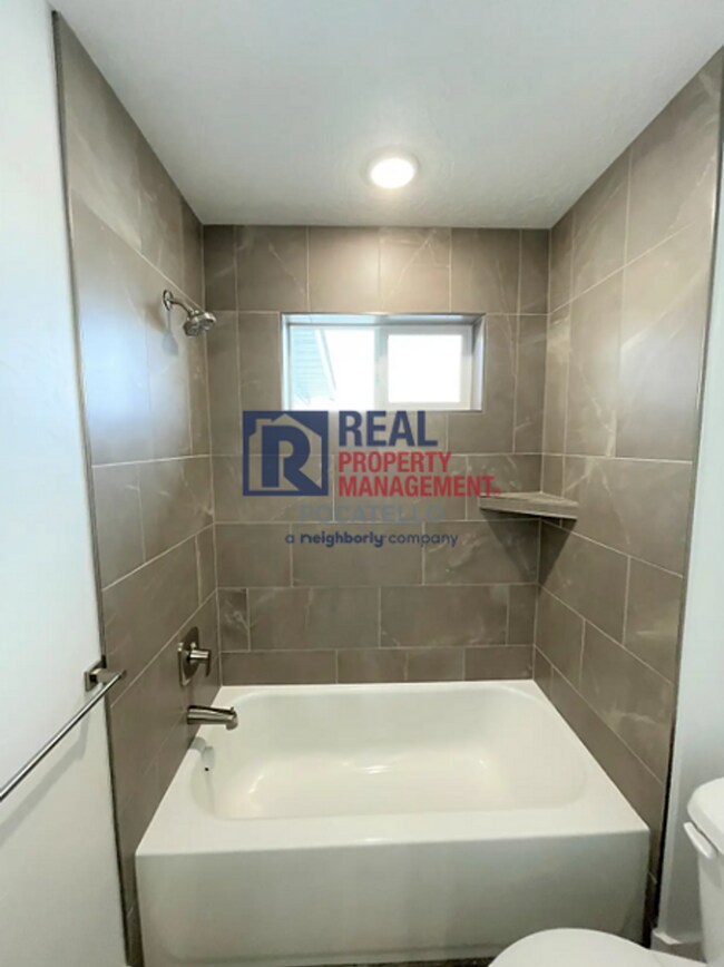 Building Photo - Brand New 3 bed 2.5 Bath Home- Double Car garage