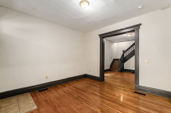 Building Photo - 182 W 8th Ave