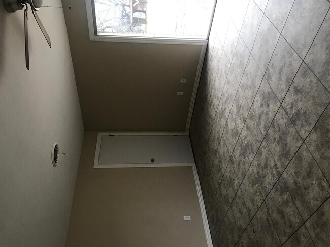 Building Photo - 2043 US-69