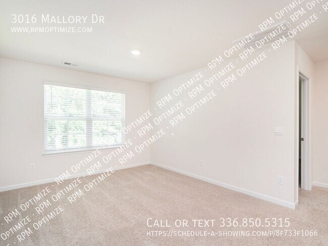 Building Photo - 3016 Mallory Dr