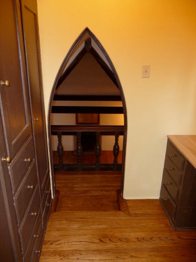 Building Photo - 2057 N Las Palmas Ave