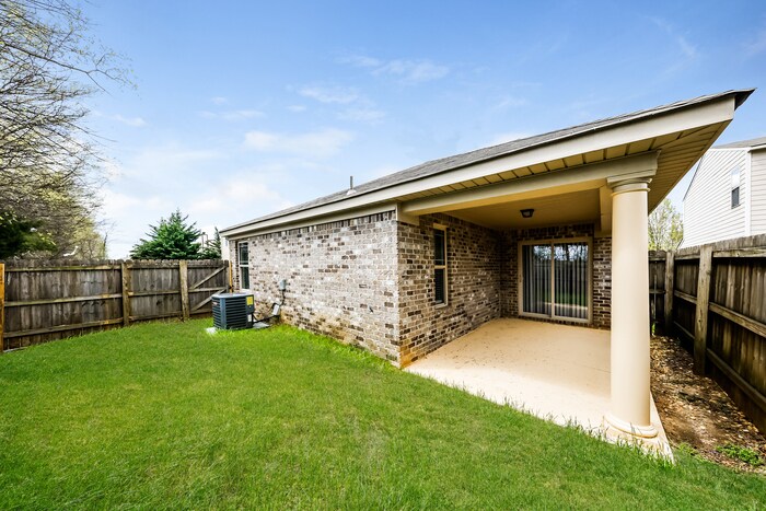 Building Photo - 243 Bermuda Lakes Dr