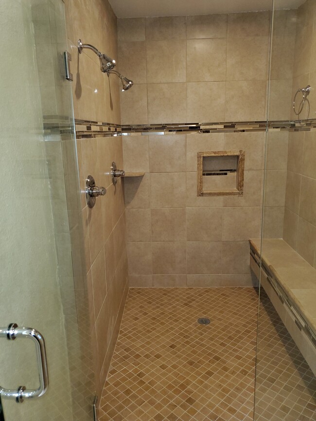 Master Bath Walk-in Shower - 17375 Holmes Mill Ave