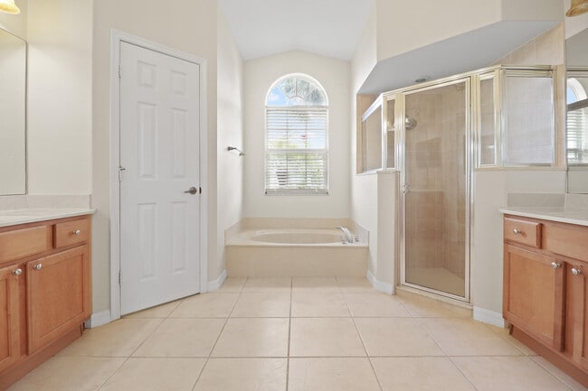 Building Photo - 5651 NW North Crisona Cir
