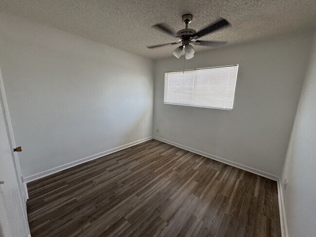 Building Photo - West Phoenix 3br townhome