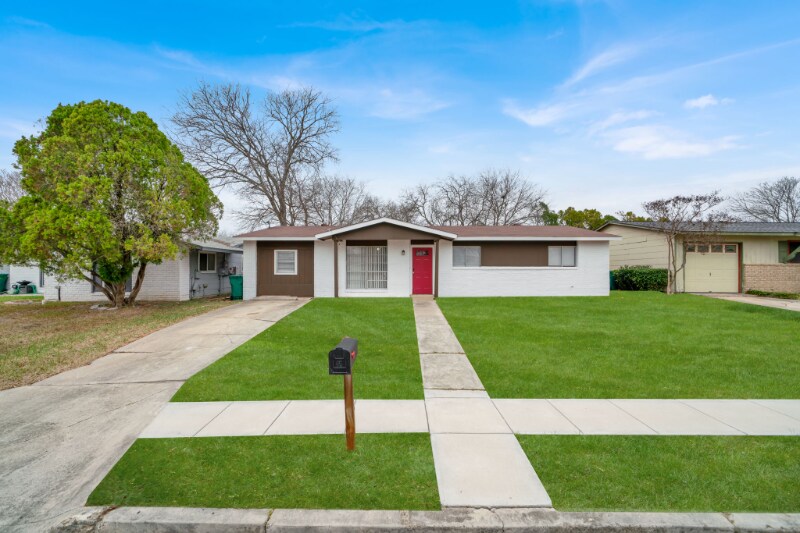 Building Photo - 313 Deborah Dr