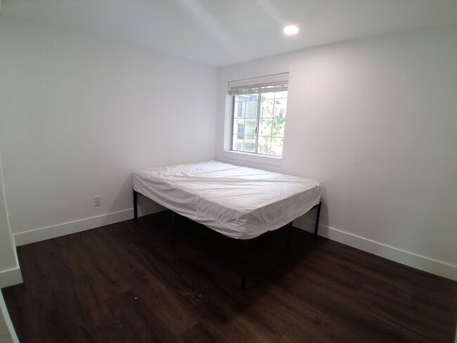 Building Photo - 724 W 1720 N