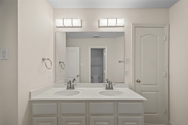 Building Photo - 5807 Bayberry Way