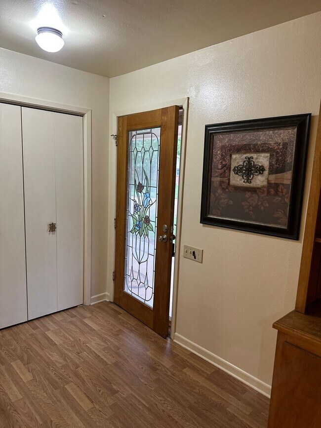 Building Photo - ONE BEDROOM, one bath, FULLY FURNISHED; ALL BILLS PAID