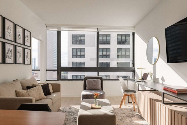 Building Photo - 225 N Miami Ave