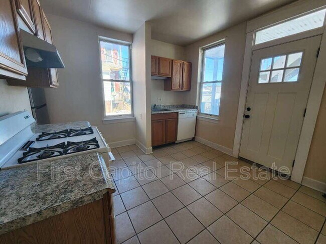 Building Photo - 711 N George St