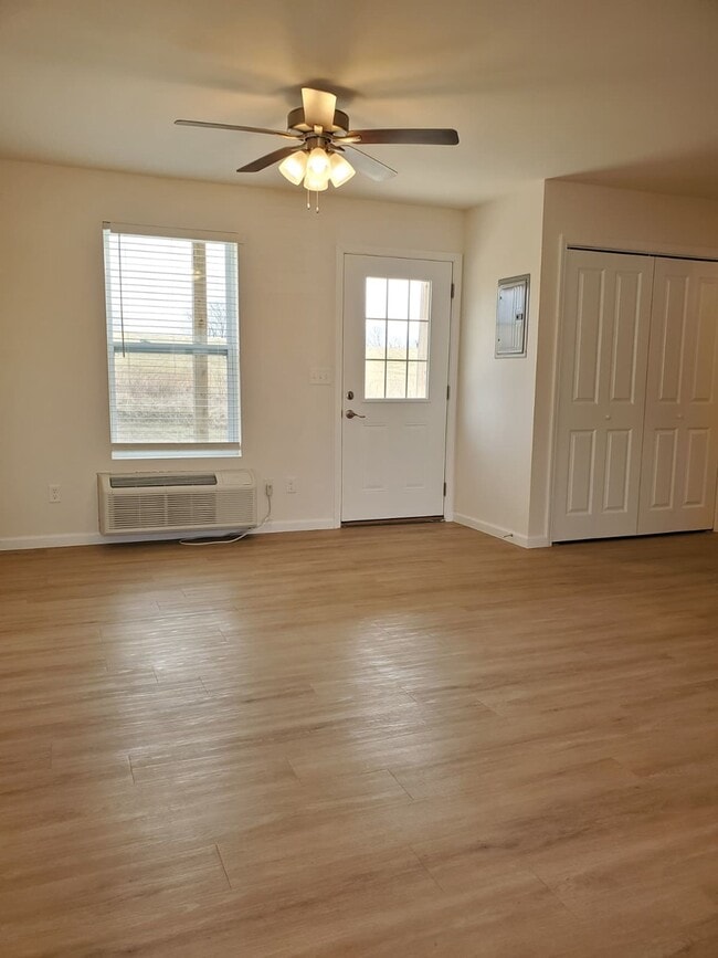 Building Photo - 1 bed, 1 bath Apartment