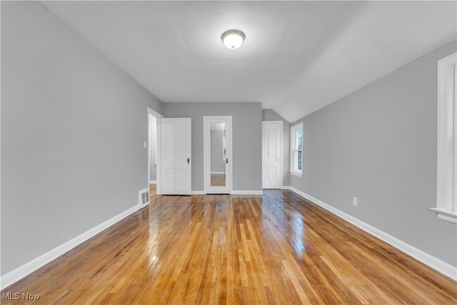 Building Photo - 11816 Marne Ave