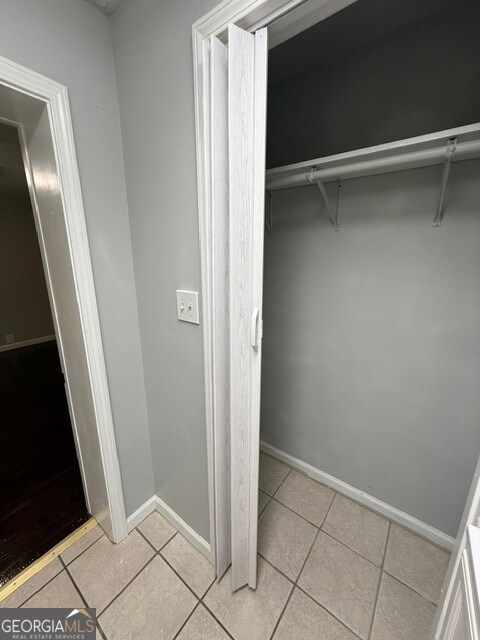 Building Photo - 331 W Walton St