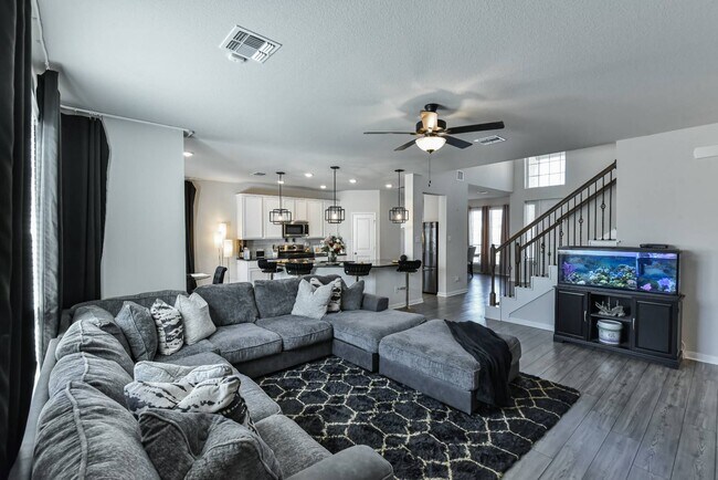 Building Photo - 6306 Golden Gate Dr