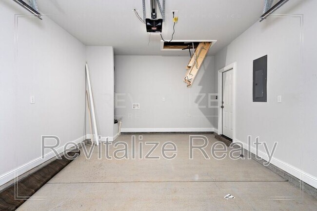 Building Photo - 13658 Addison Pl