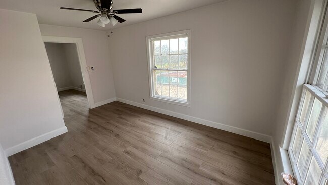 Building Photo - 3821 Woodleigh St