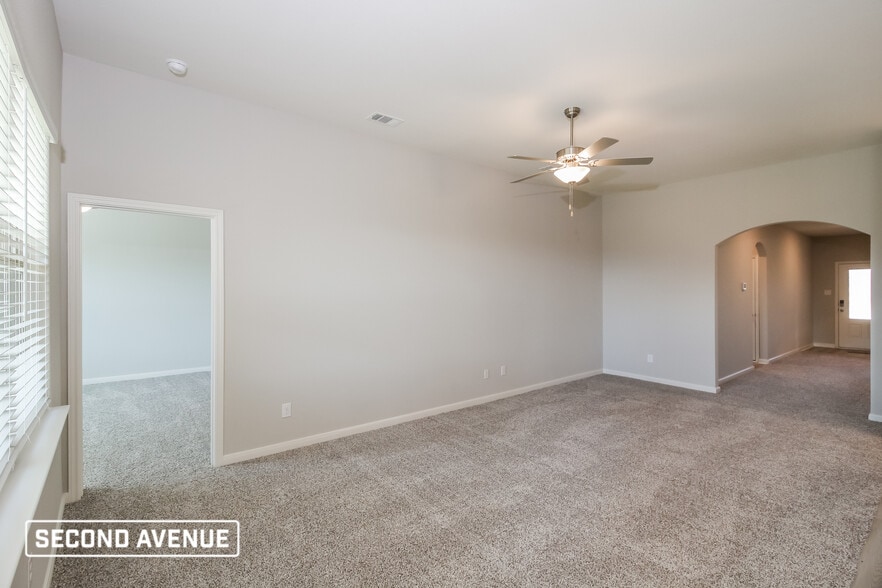 Building Photo - 2112 Jeanine Dr