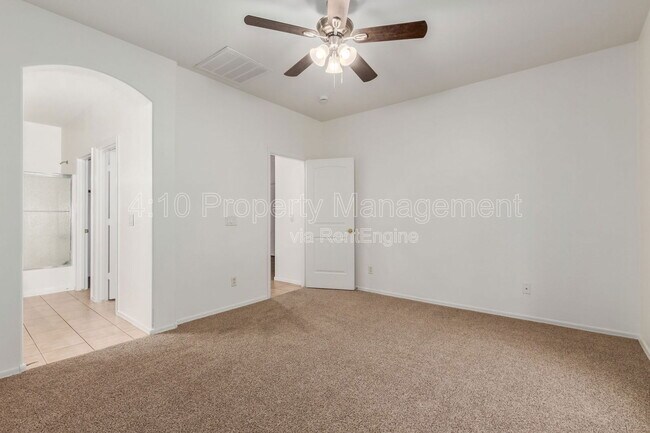 Building Photo - 2644 E Chester Dr