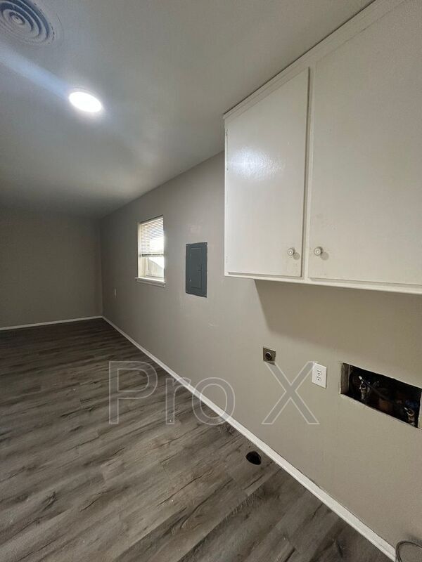 Building Photo - 2001 Westwood Ave