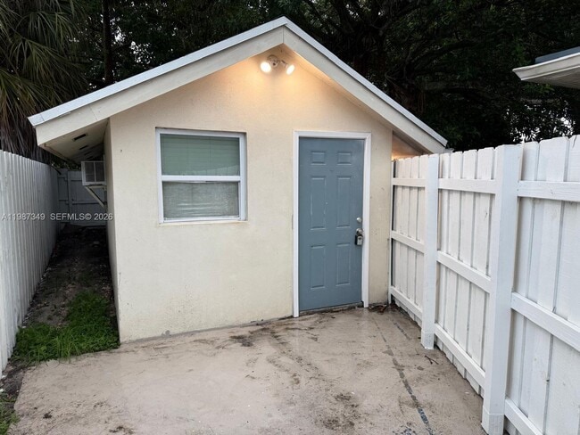 Building Photo - 4337 SW 49th St