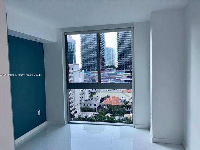 Building Photo - 1100S S Miami Ave