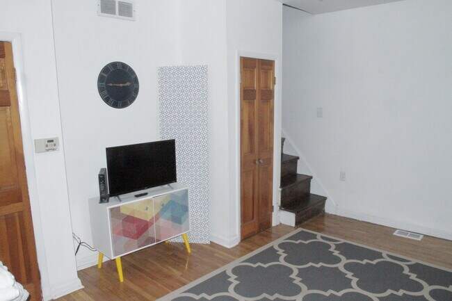 Primary Photo - 1609 Rodman St