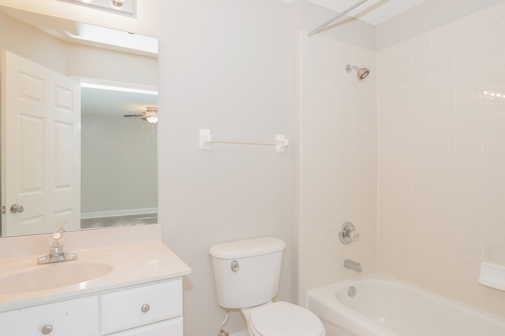 Building Photo - 878 S Lilac Loop