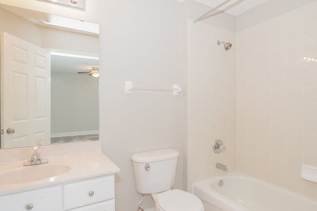 Building Photo - 878 S Lilac Loop