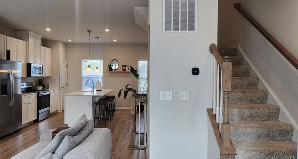 2nd floor living space - 13 Wentworth Ln